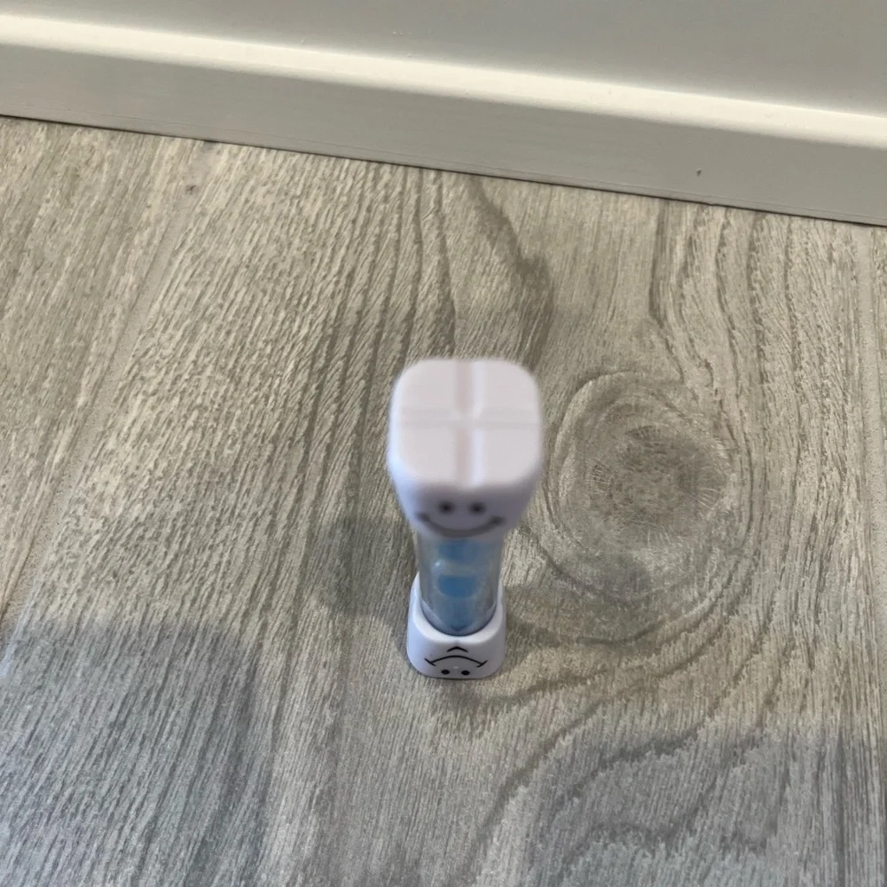 Smiley Face toothbrush Hourglass Timer with Blue Sand, 2 minutes